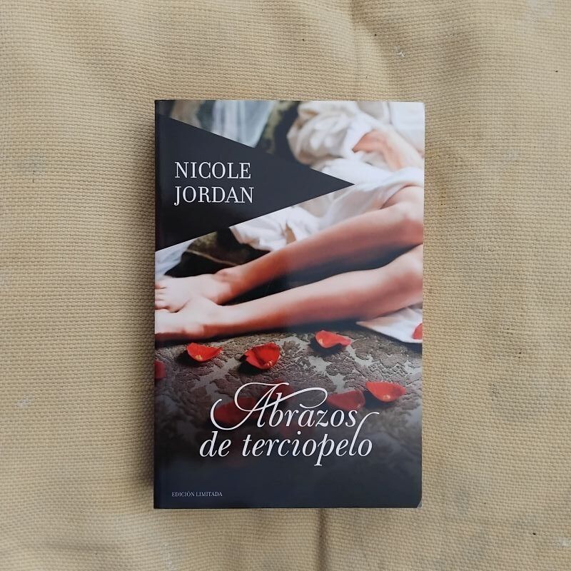 Abrazos de terciopelo, de Nicole Jordan