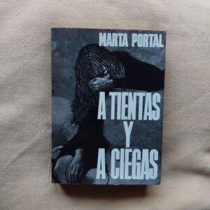 A tientas y a ciegas, de Marta Portal