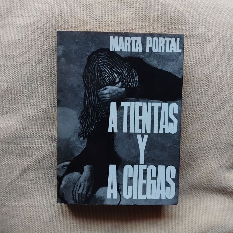 A tientas y a ciegas, de Marta Portal