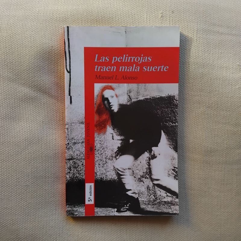 Las pelirrojas traen mala suerte, de Manuel L. Alonso