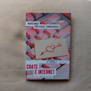 Navegando por aguas turbulentas (Novela) / Chats e Internet
