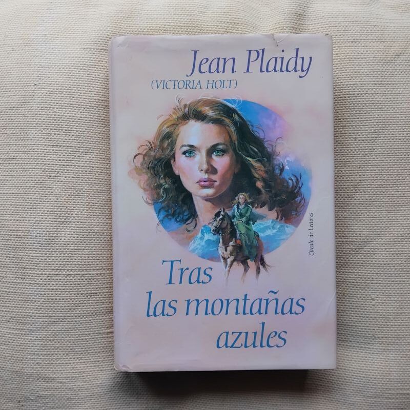 Tras las montañas azules, de Jean Plaidy (Victoria Holt)