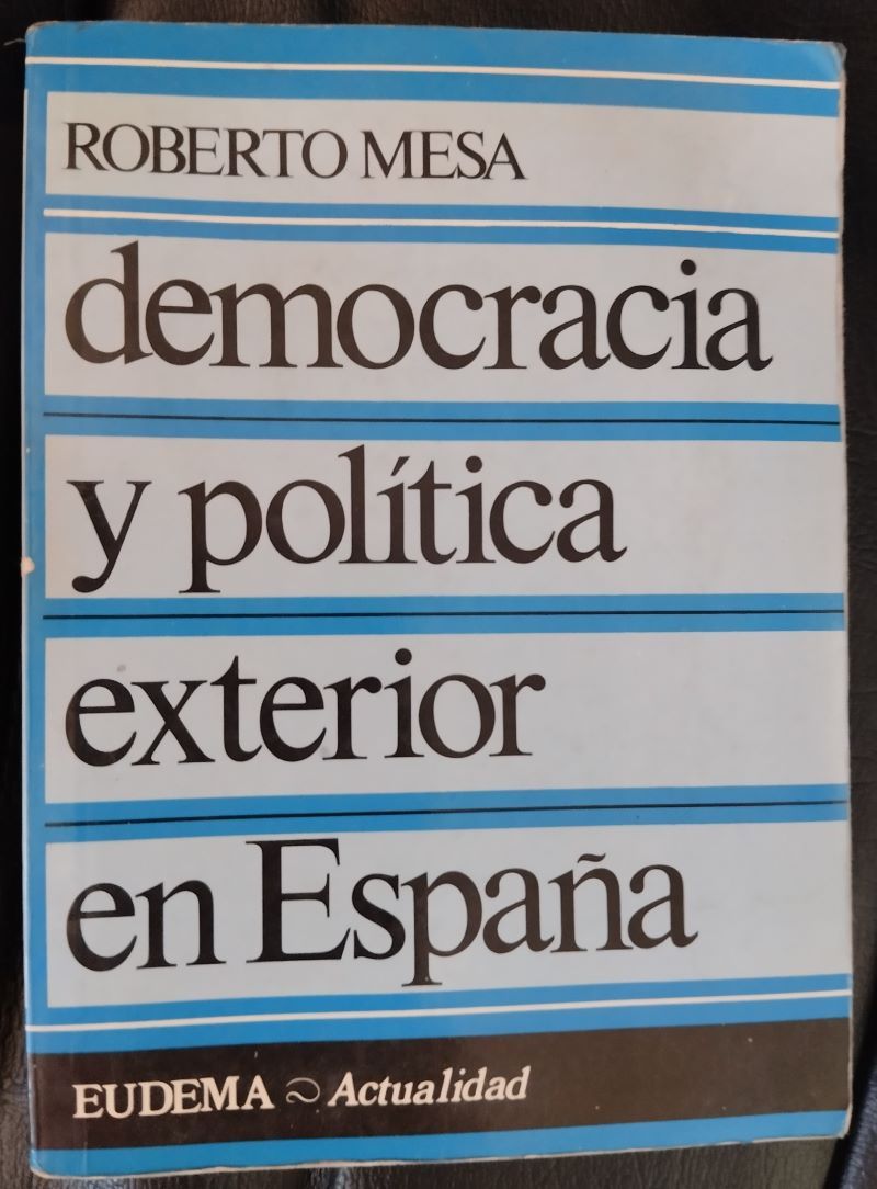 Democracia y política exterior, de Roberto Mesa