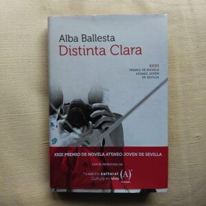Distinta Clara ( Firmado y dedicado por la autora), de Alba Ballesta