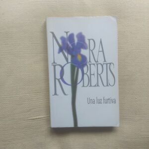 Una luz furtiva, de Nora Roberts