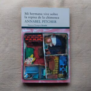 Mi hermana vive sobre la repisa de la chimenea, de Annabel Pitcher