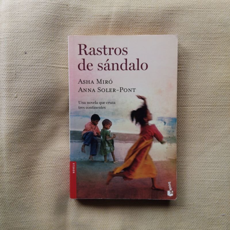 Rastros de sándalo. Una novela que cruza tres continentes, de Asha Miró y Anna Soler-Pont