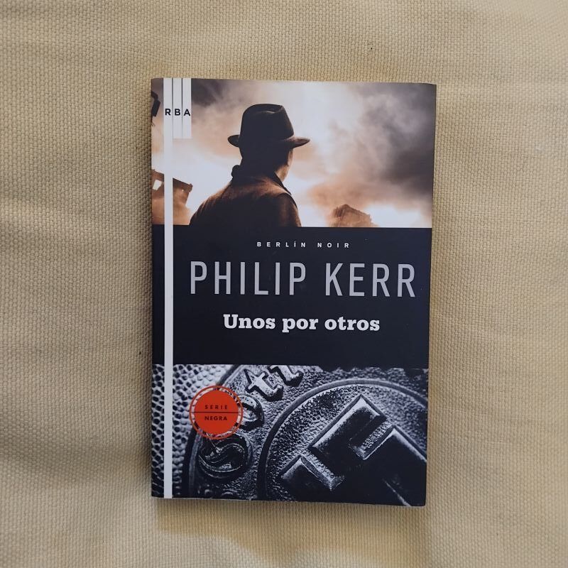 Unos por otros Serie Bernhard (Bernie) Gunther 4, de Philip Kerr