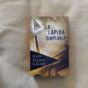 La lápida templaria, de Nicholas Wilcox (Juan Eslava Galán)