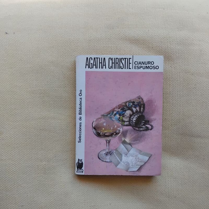 Cianuro espumoso, de Agatha Christie